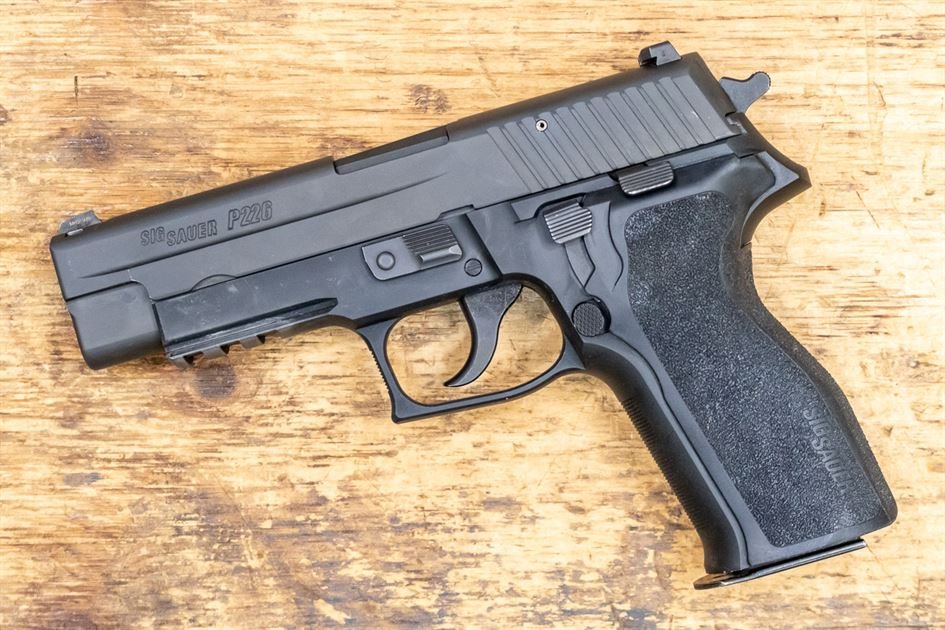 Sig Sauer P226R 40 S&W DA/SA Police Trade-in Pistol (Very Good Condition)