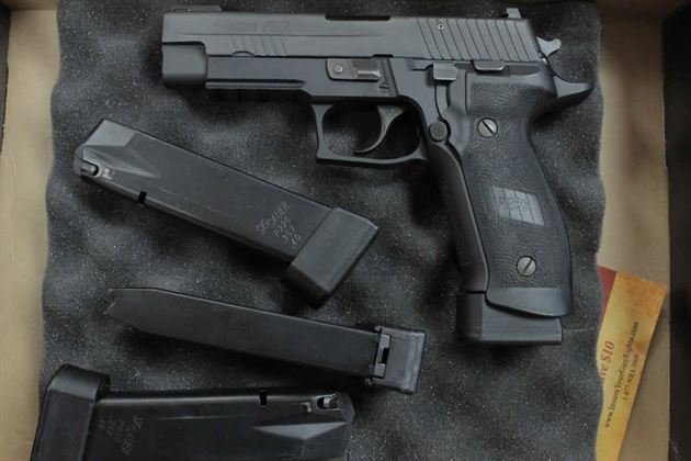 Sig Sauer P226 Tactical Operations 40 S&W Police Trades with 4 Mags